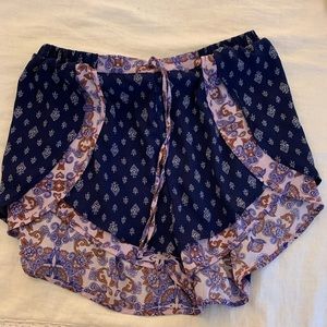 Patterned flowy shorts